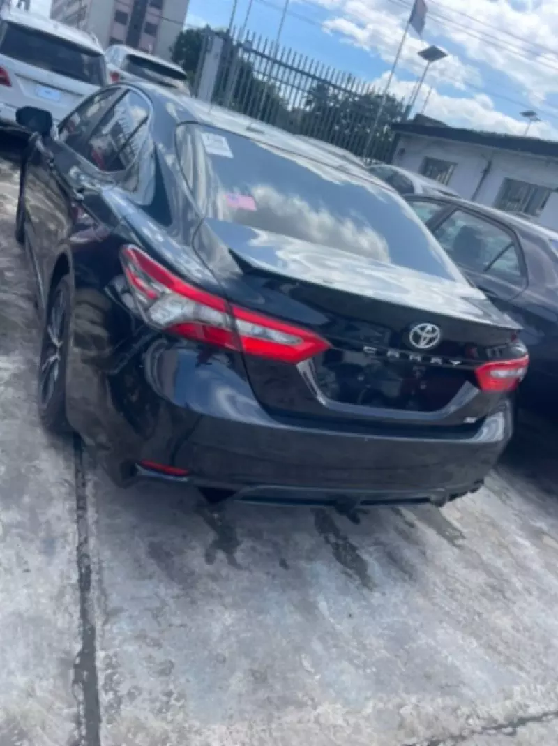 TOYOTA Camry   - 2018