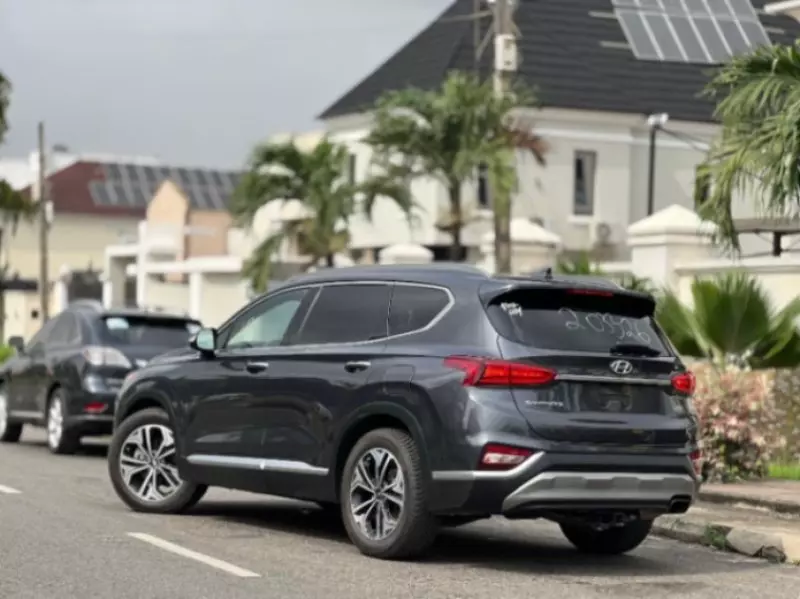 Hyundai Santa Fe   - 2020