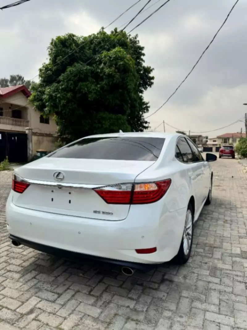Lexus ES   - 2014