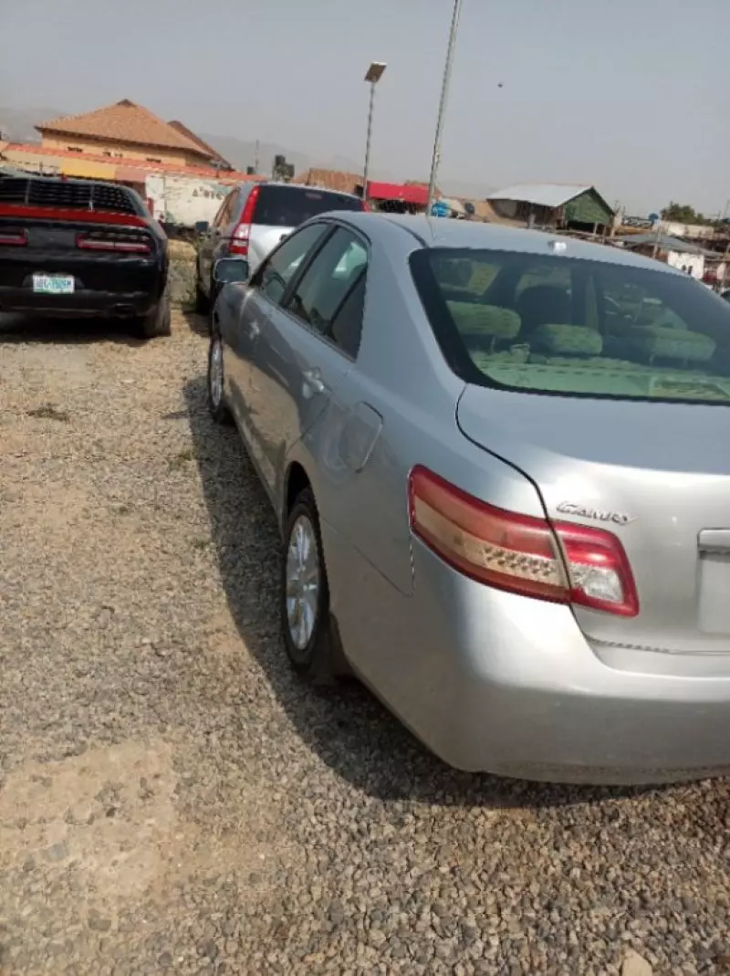 Toyota Camry   - 2011
