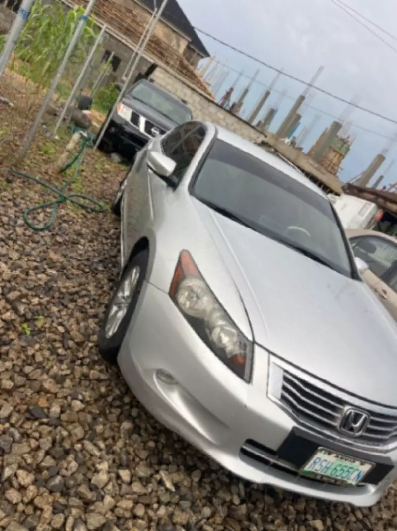 Honda Accord   - 2011