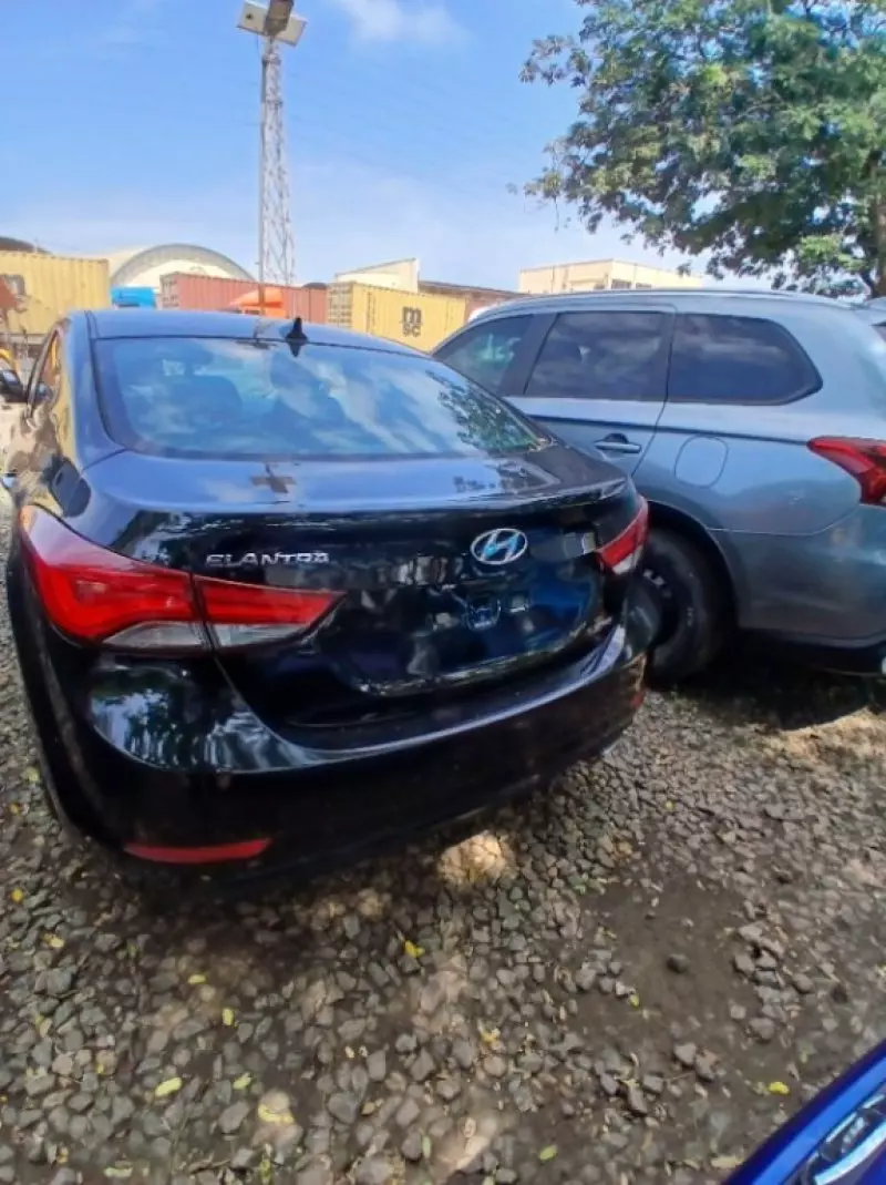Hyundai Elantra - 2016