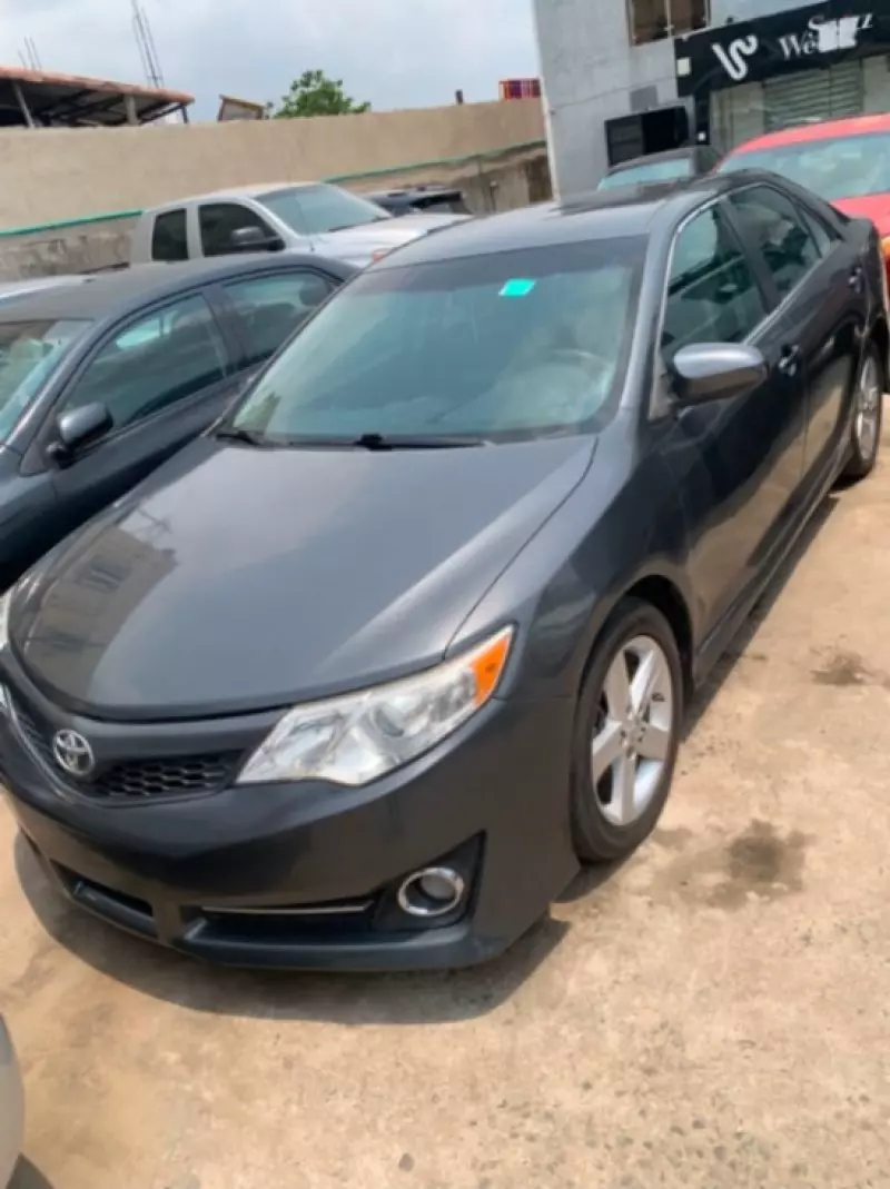 Toyota Camry   - 2013