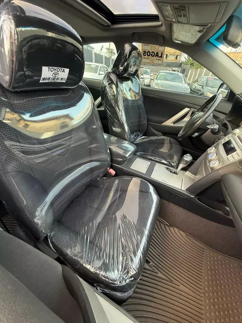 Toyota Camry   - 2011
