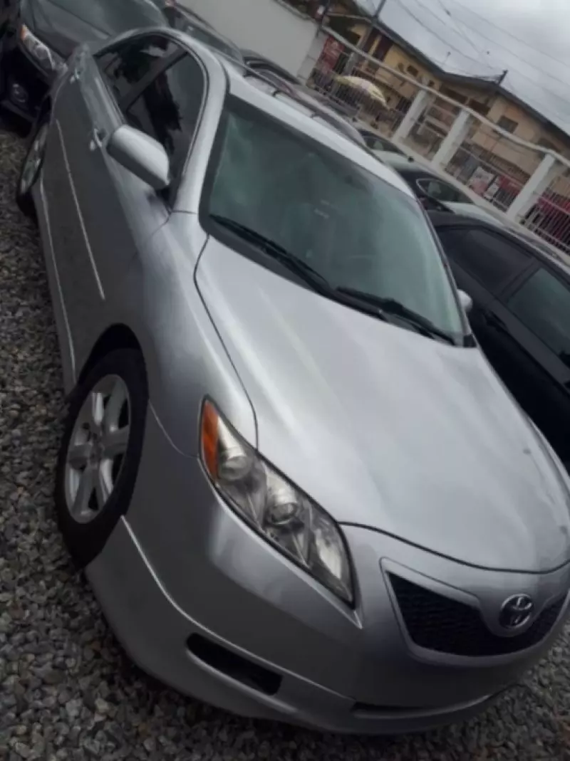 Toyota Camry - 2009
