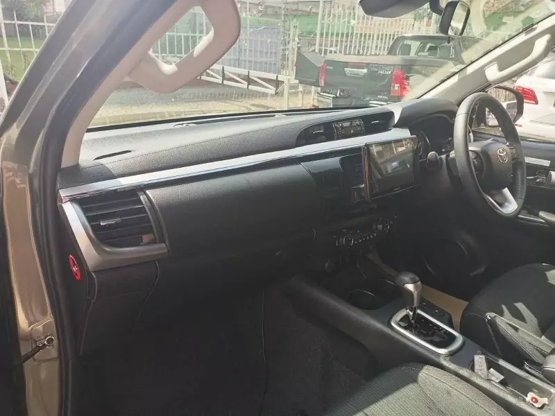 TOYOTA Hilux   - 2022