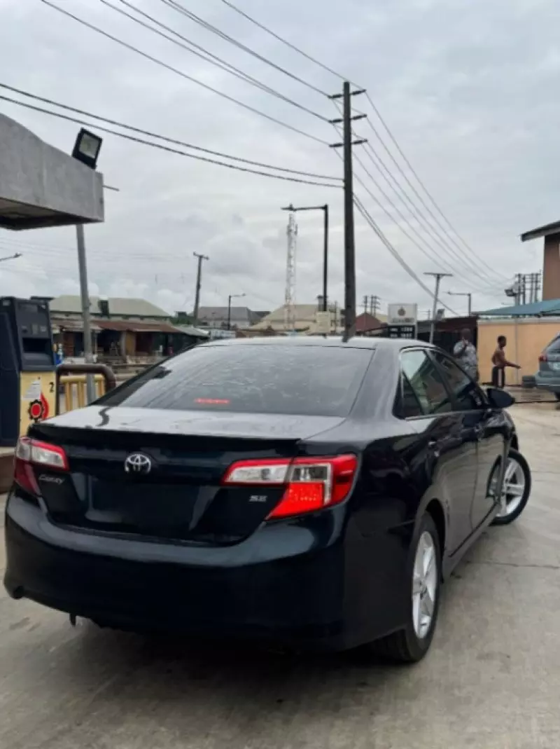 TOYOTA Camry   - 2010