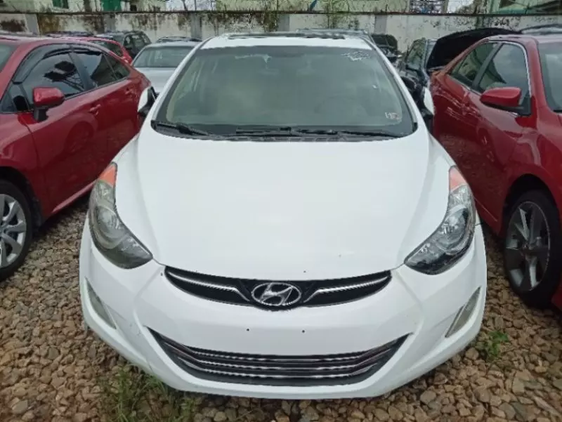 Hyundai Elantra   - 2012