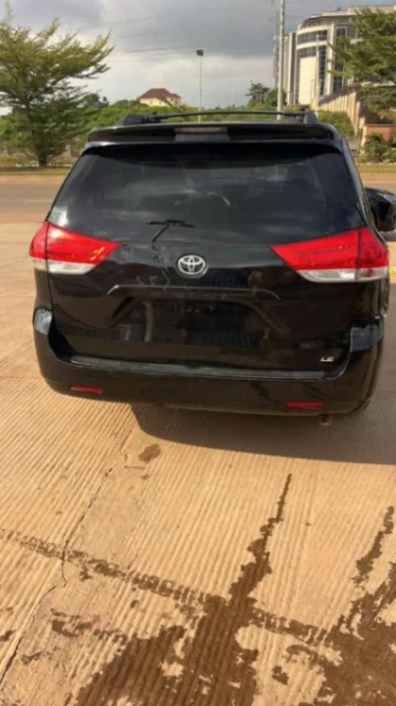 TOYOTA Sienna   - 2012