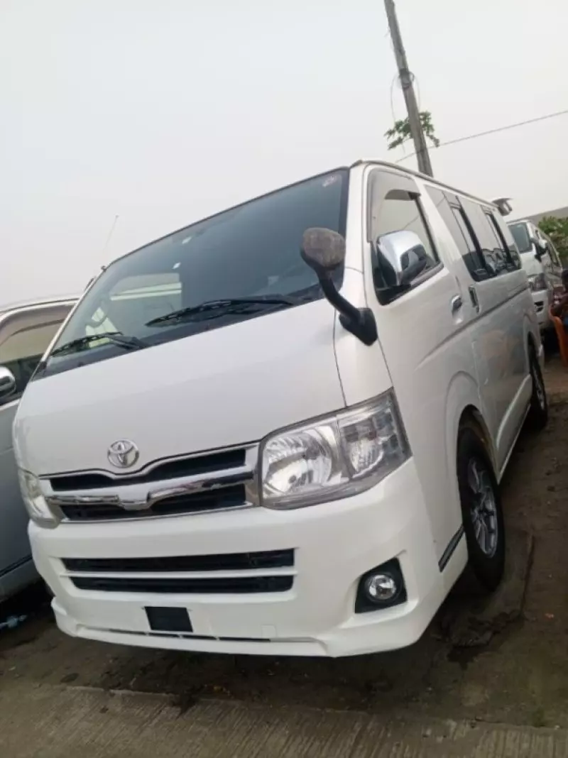 Toyota Hiace   - 2012