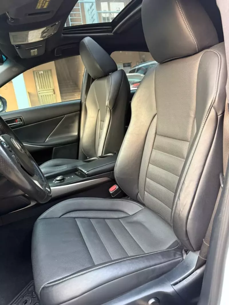 Lexus IS   - 2015