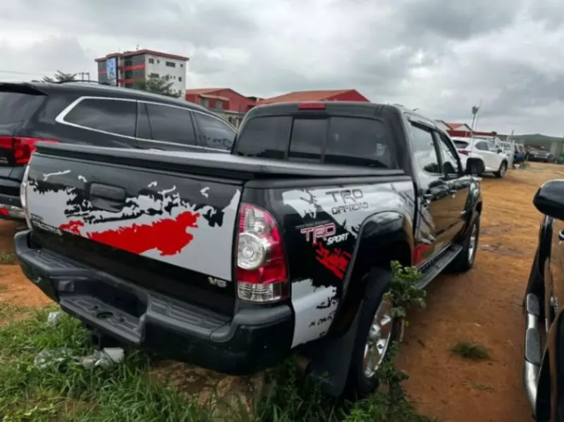 TOYOTA Tacoma - 2011