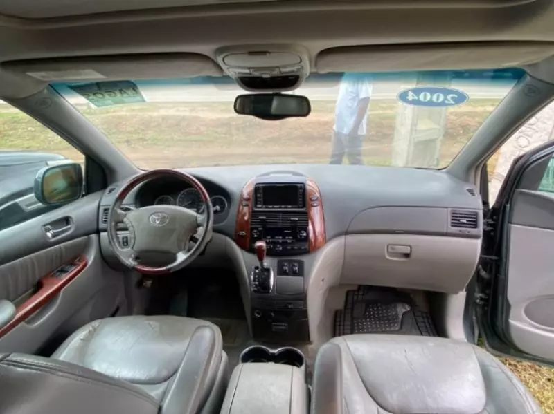 TOYOTA Sienna   - 2004