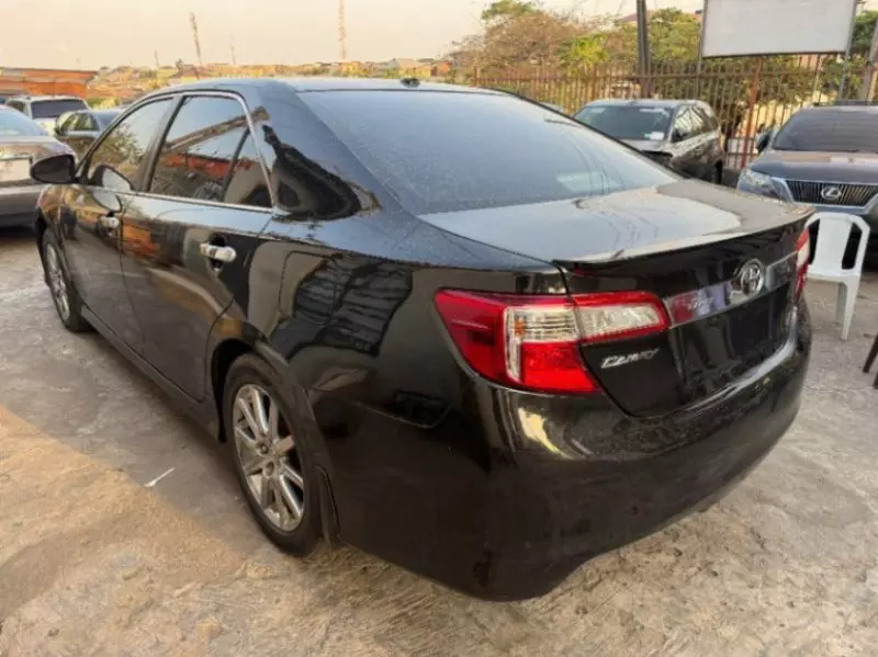 Toyota Camry   - 2012