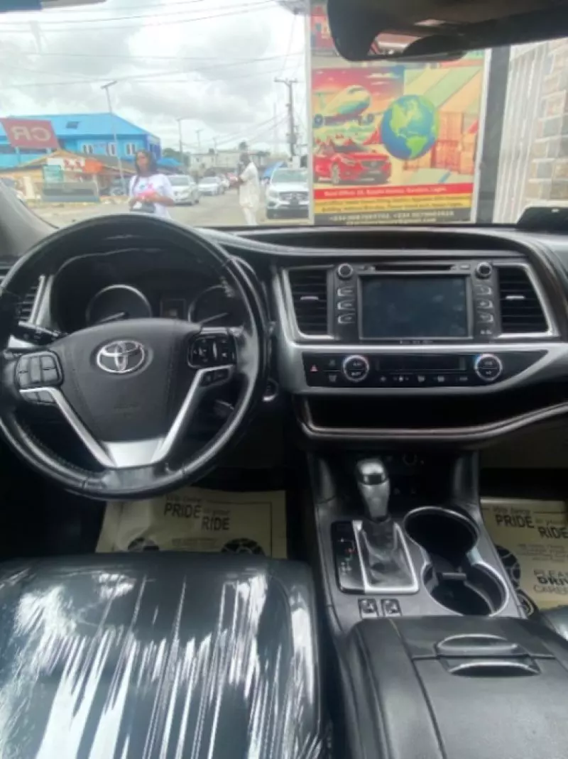 Toyota Highlander   - 2017