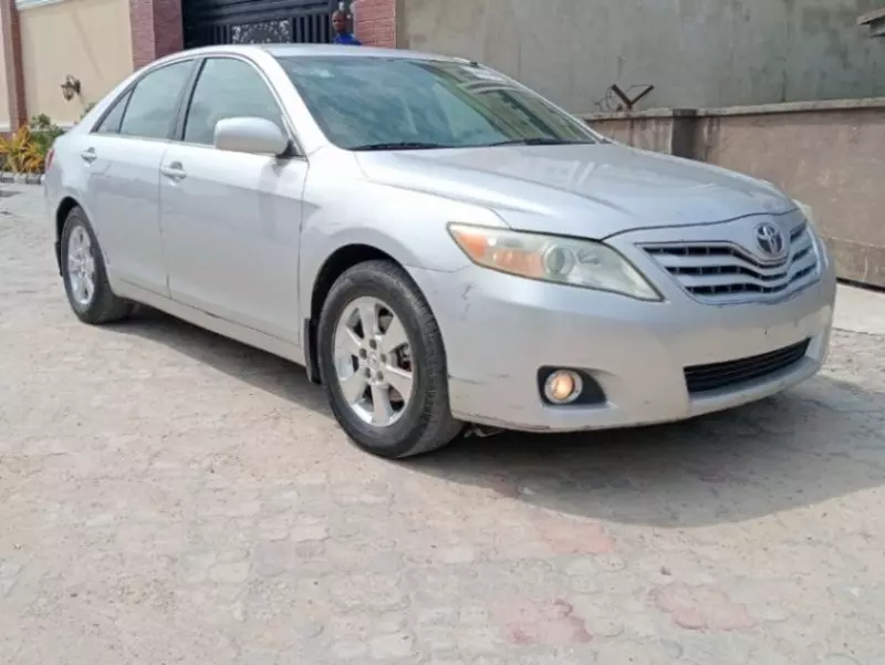 Toyota Camry   - 2010
