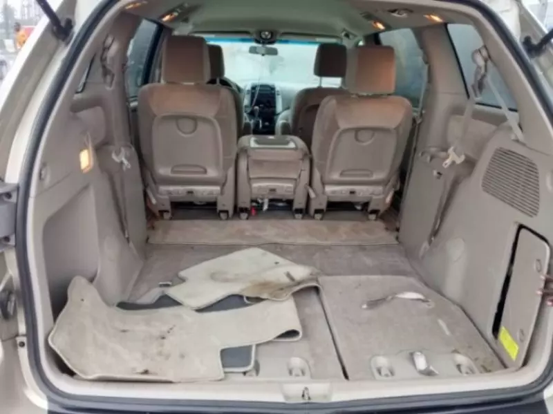 TOYOTA Sienna   - 2010