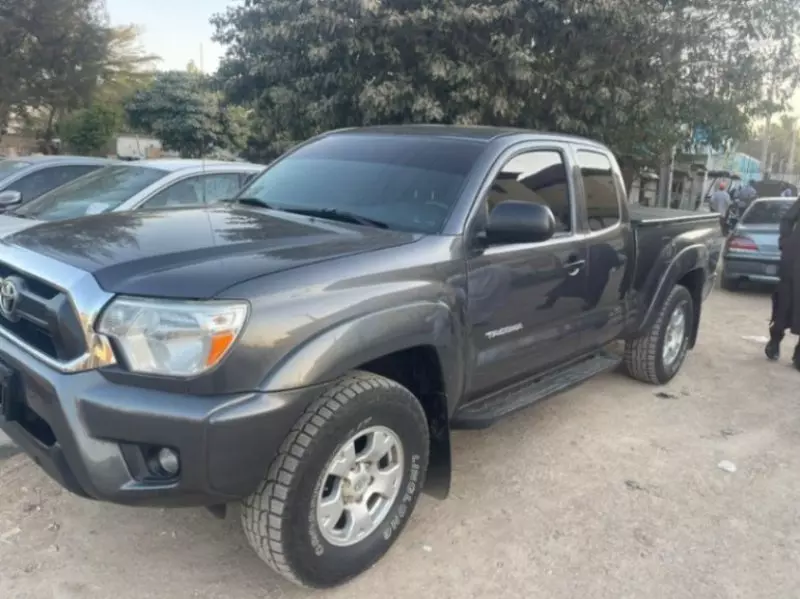 Toyota Tacoma   - 2013