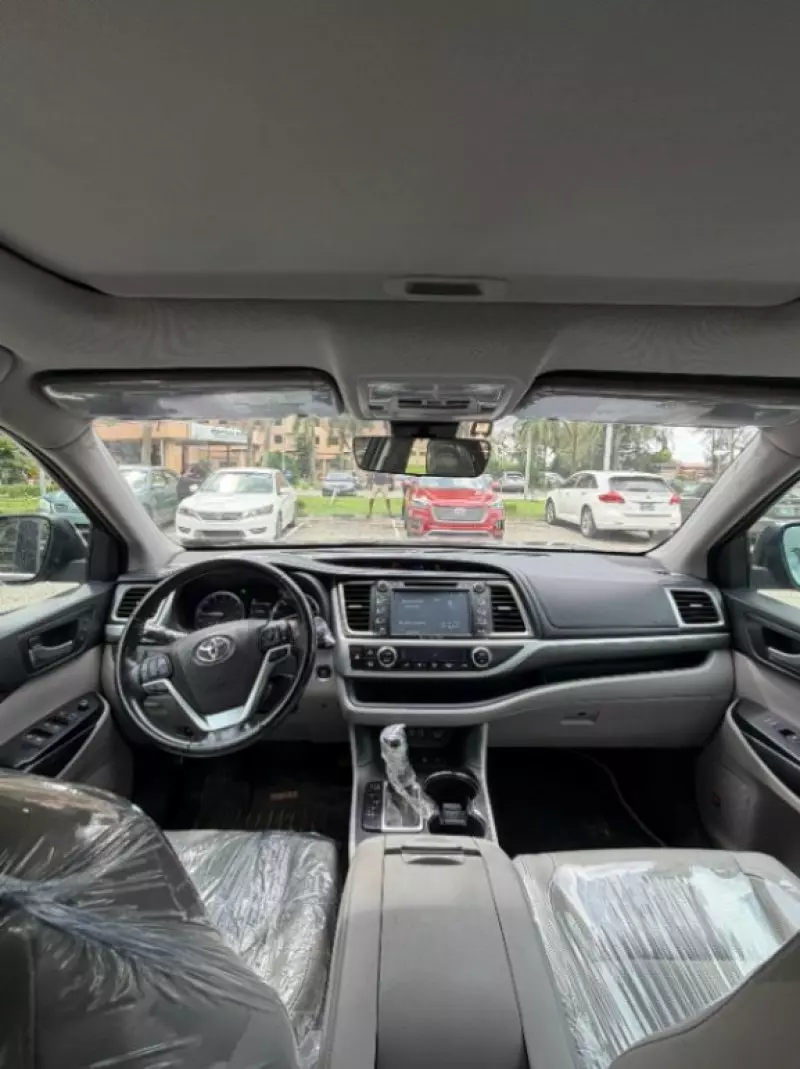 Toyota Highlander   - 2017