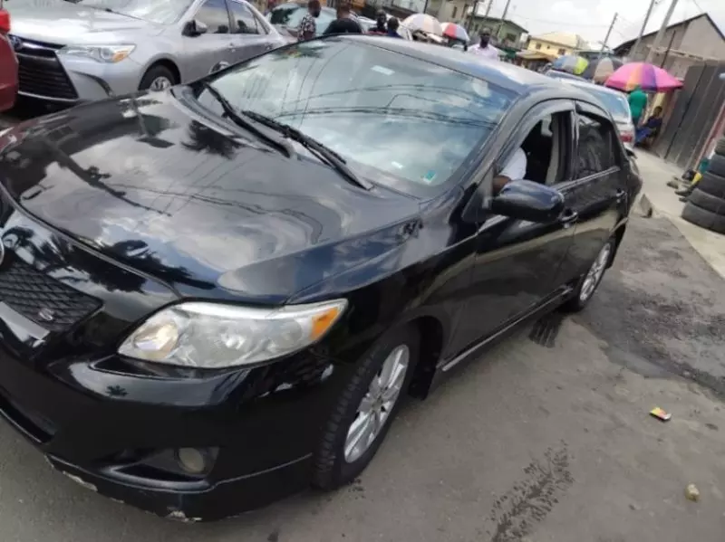 Toyota Corolla   - 2009