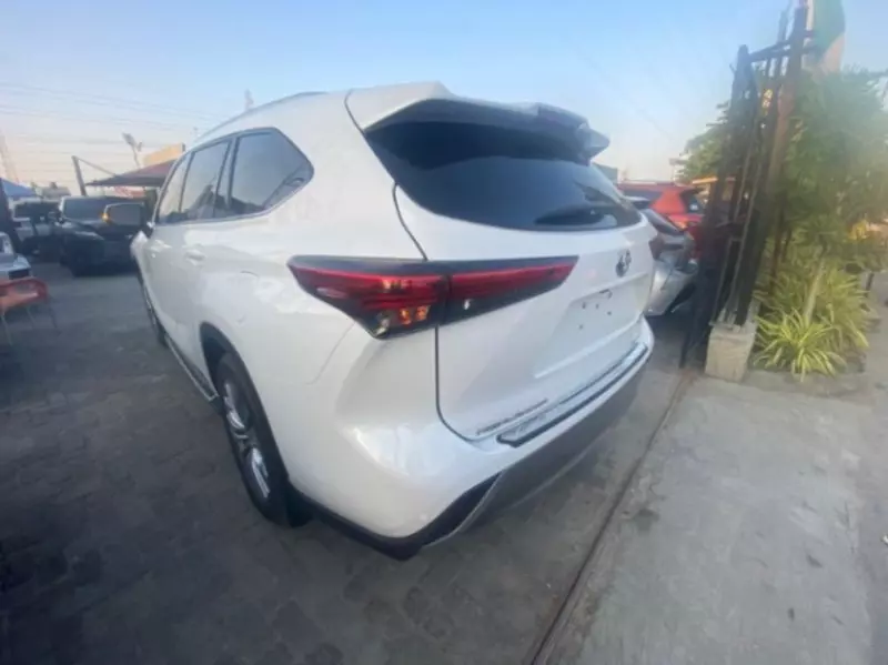 Toyota Highlander   - 2023