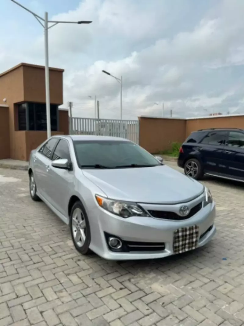 TOYOTA Camry   - 2012