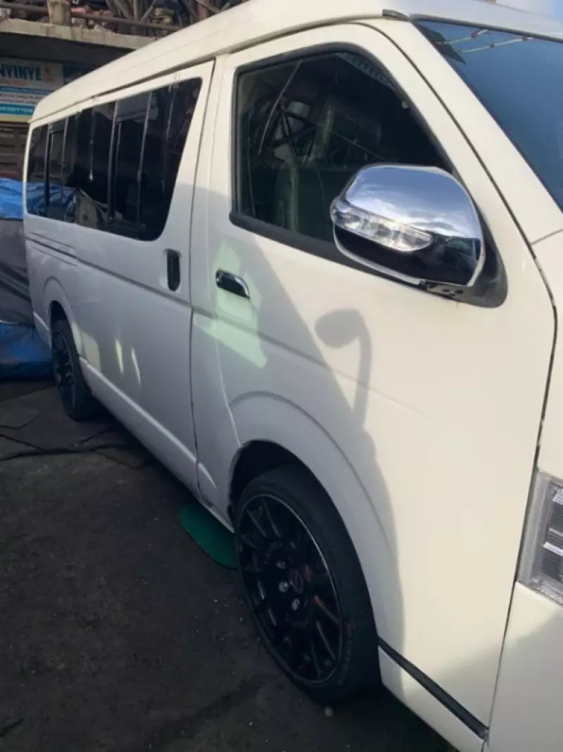 Toyota Hiace   - 2014