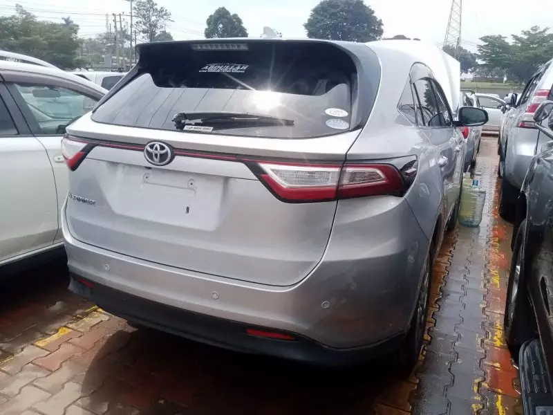 Toyota Harrier   - 2016
