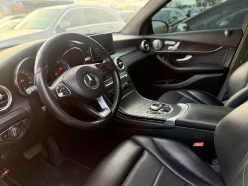 Mercedes-Benz GLC 300   - 2017