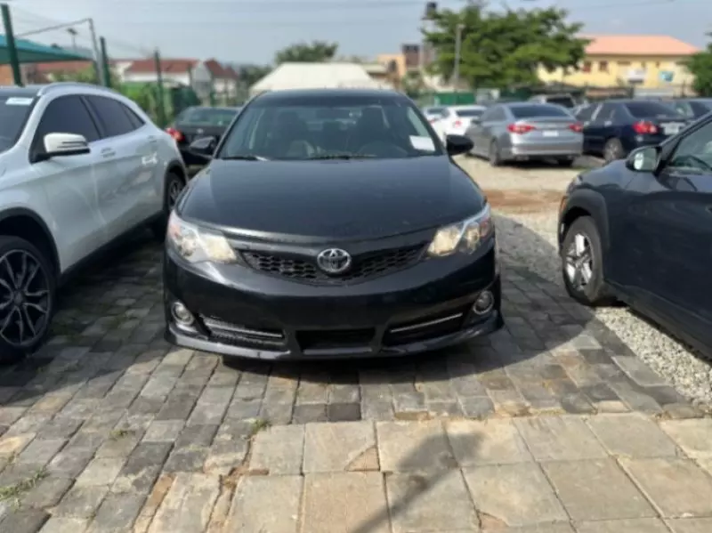 Toyota Camry   - 2012