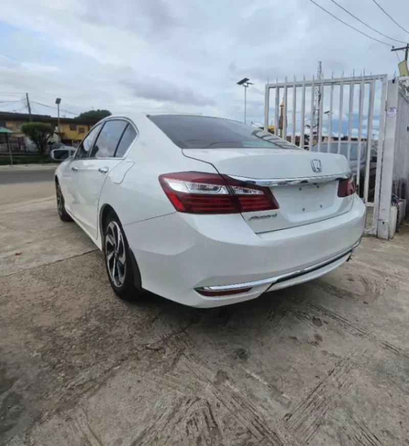 Honda Accord   - 2017