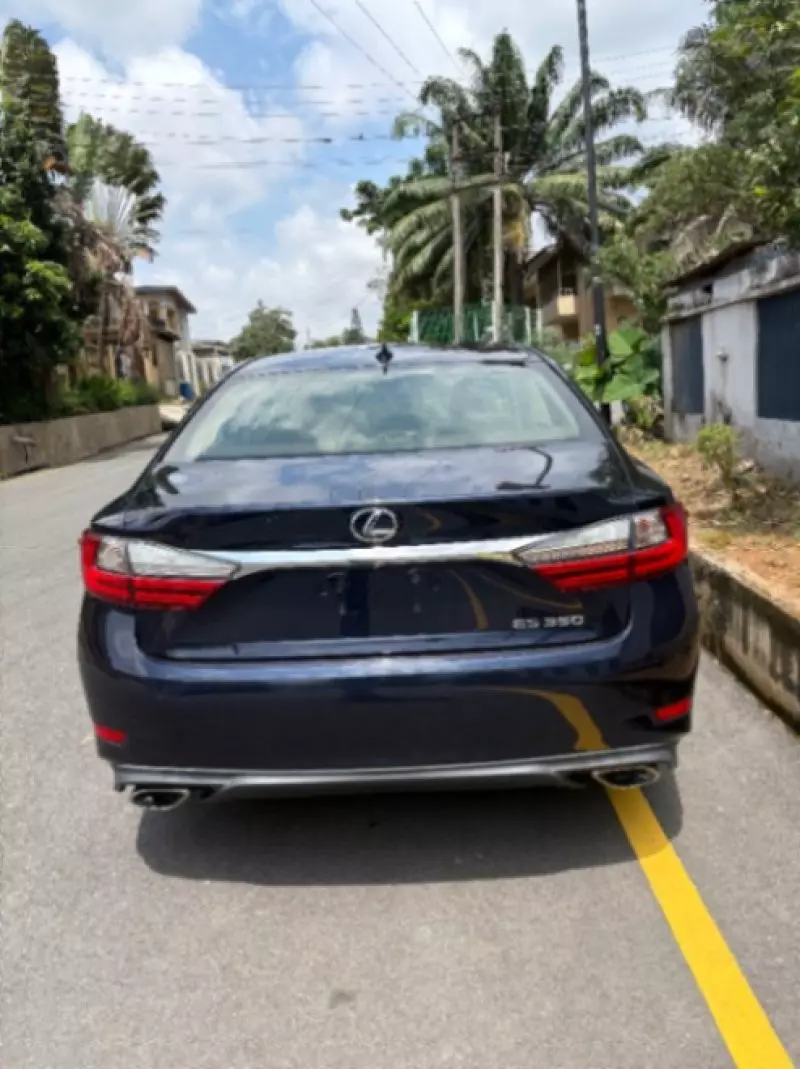 Lexus ES   - 2016