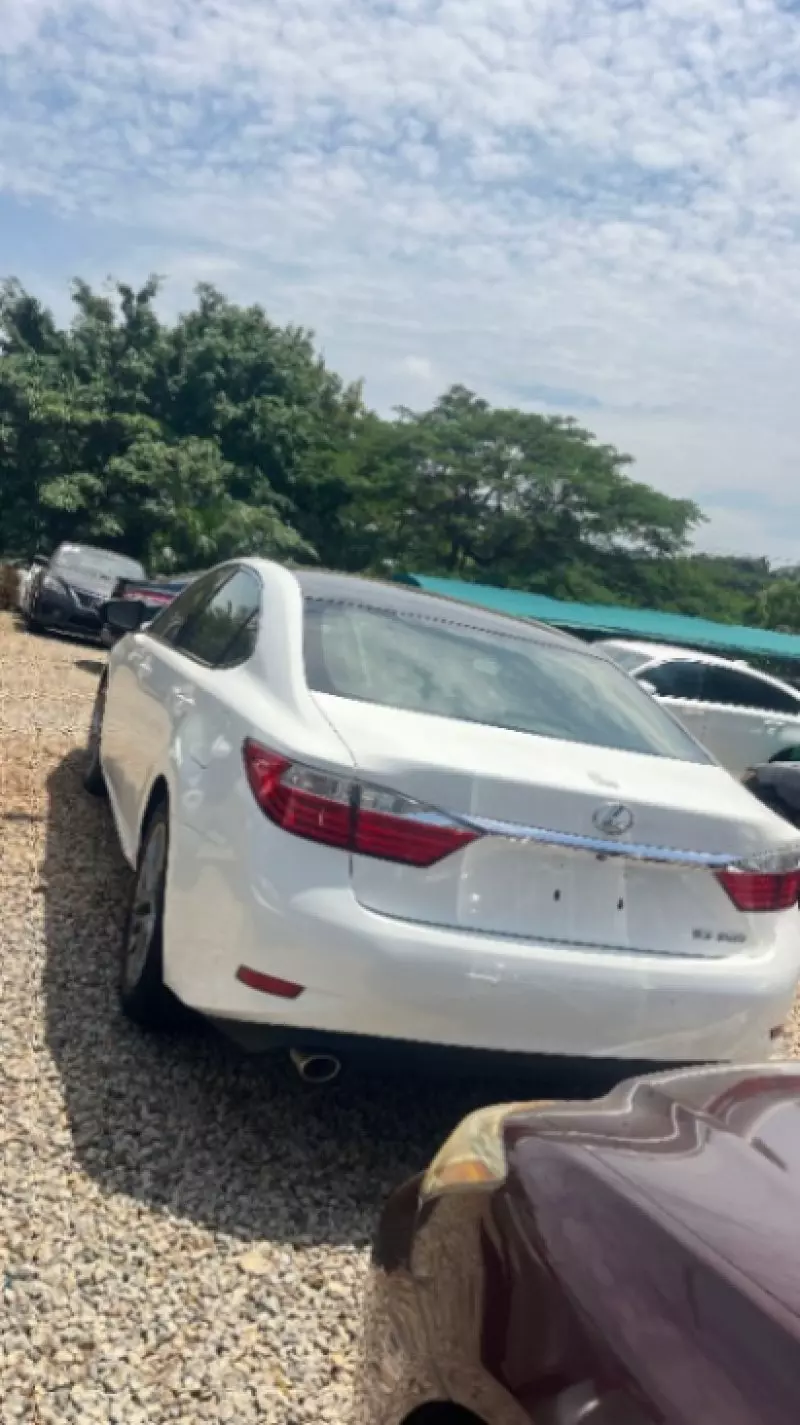 Lexus ES - 2015