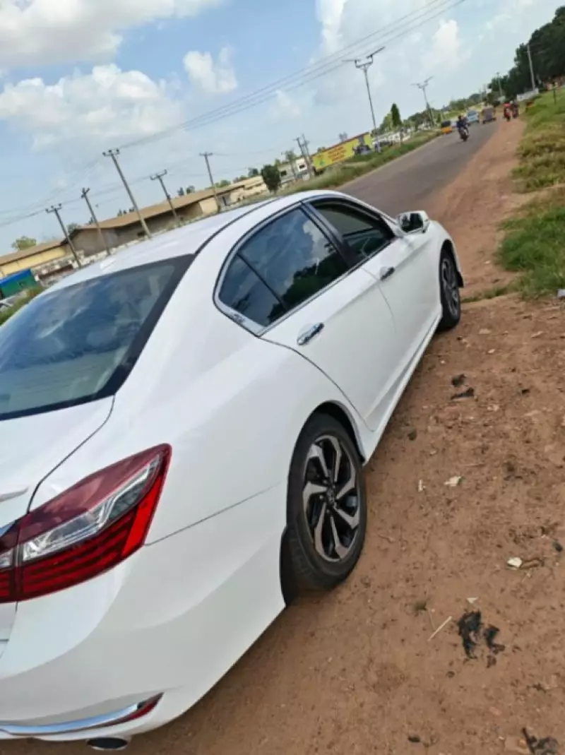 Honda Accord - 2017