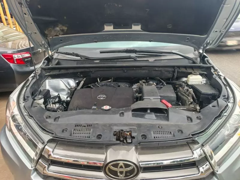 Toyota Highlander   - 2017
