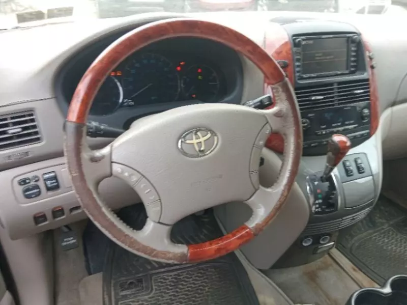 Toyota Sienna   - 2009