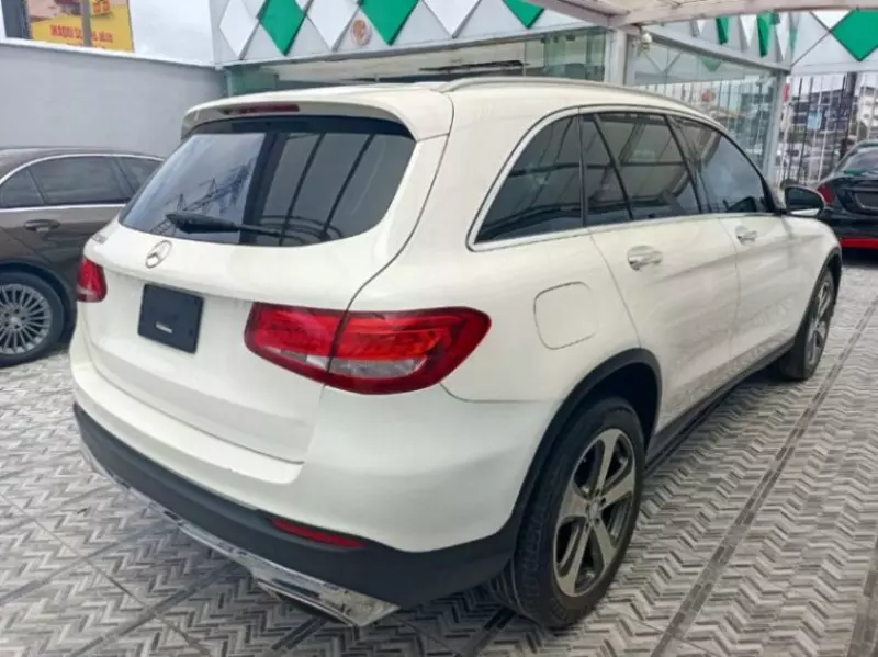 Mercedes-Benz GLC 300   - 2016