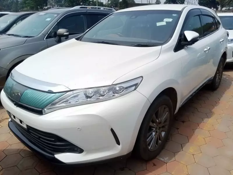 Toyota Harrier   - 2017