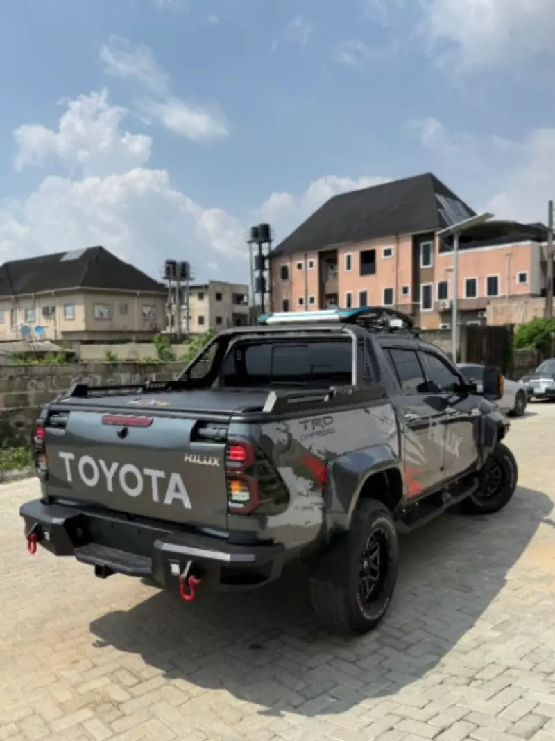 Toyota Hilux   - 2018