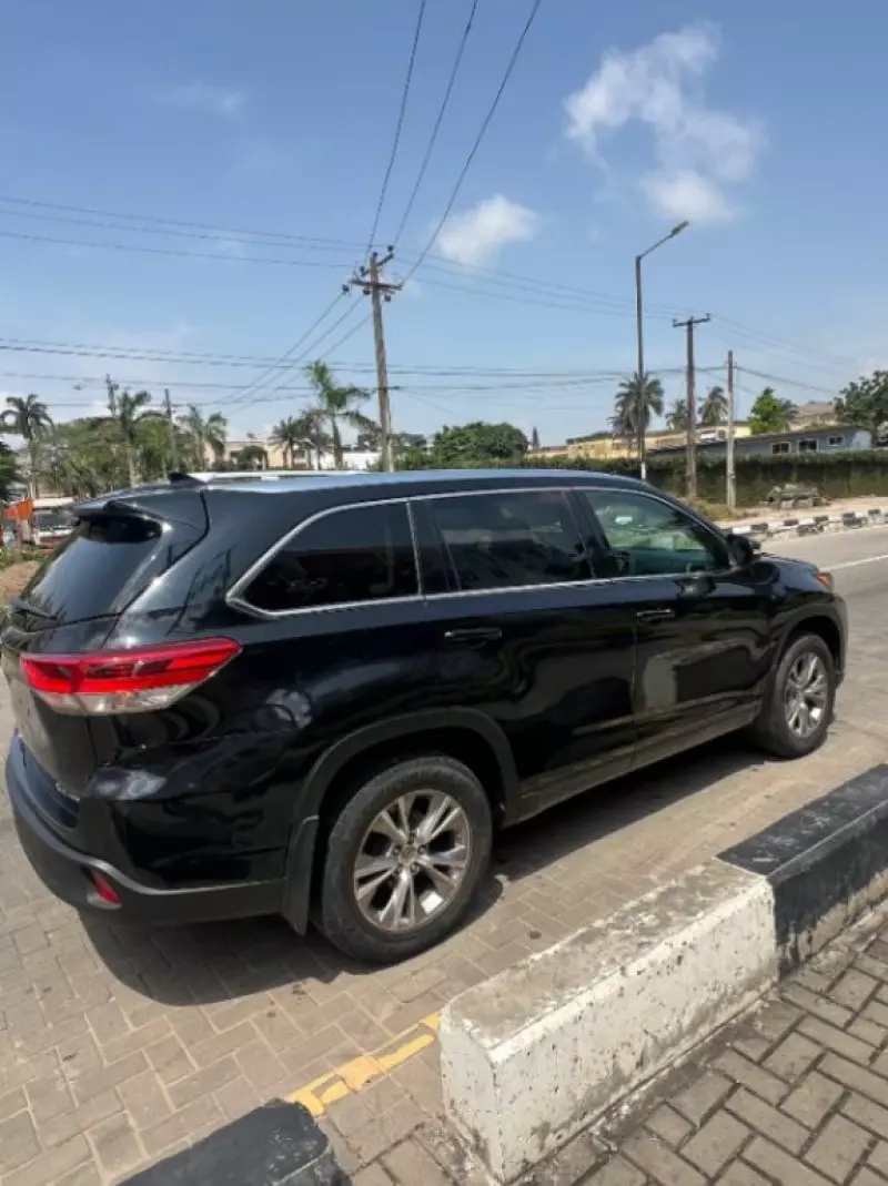 Toyota Highlander   - 2016