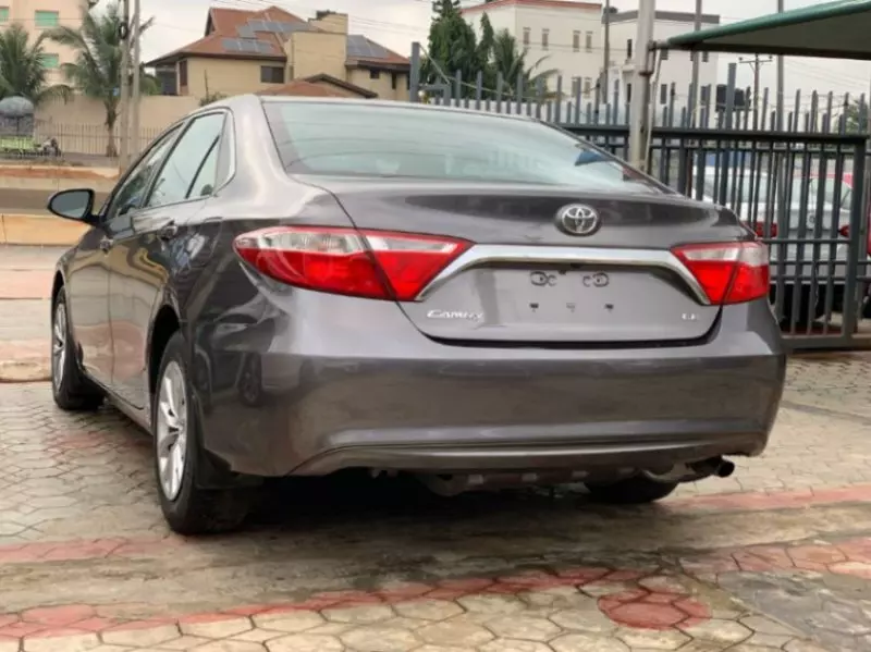 Toyota Camry - 2017
