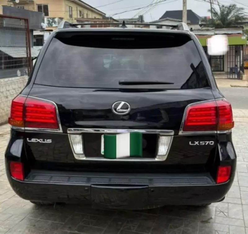 Lexus LX   - 2009