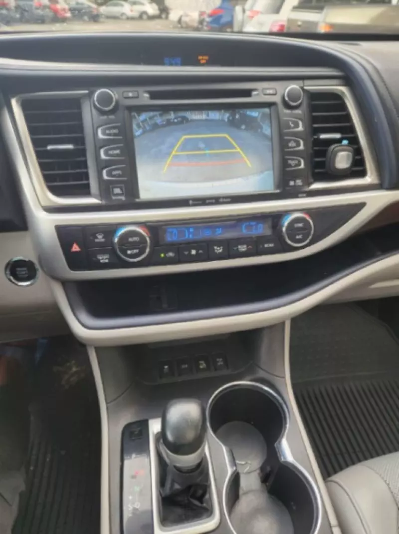 Toyota Highlander   - 2016
