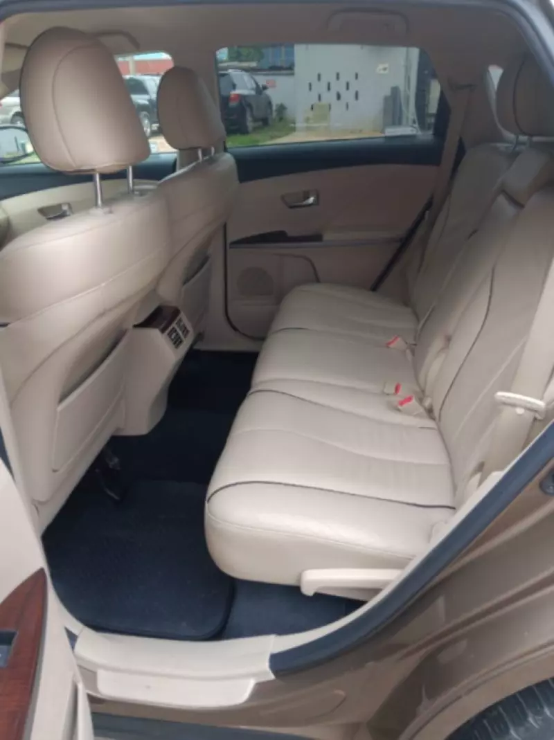 Toyota Venza   - 2011