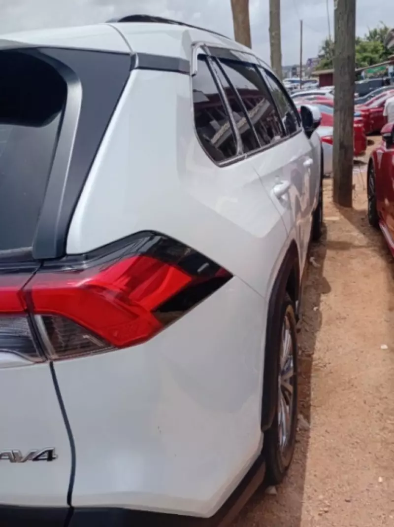 Toyota RAV 4   - 2023