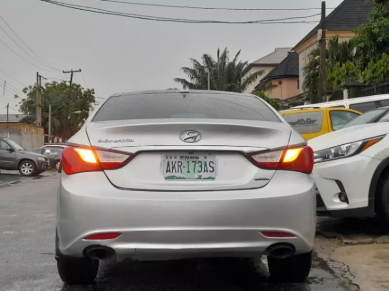 Hyundai Sonata   - 2012