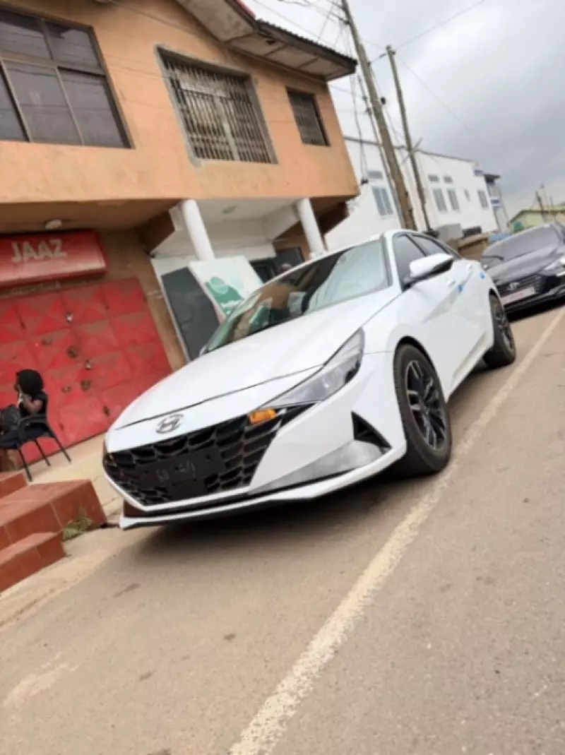 Hyundai Elantra   - 2021