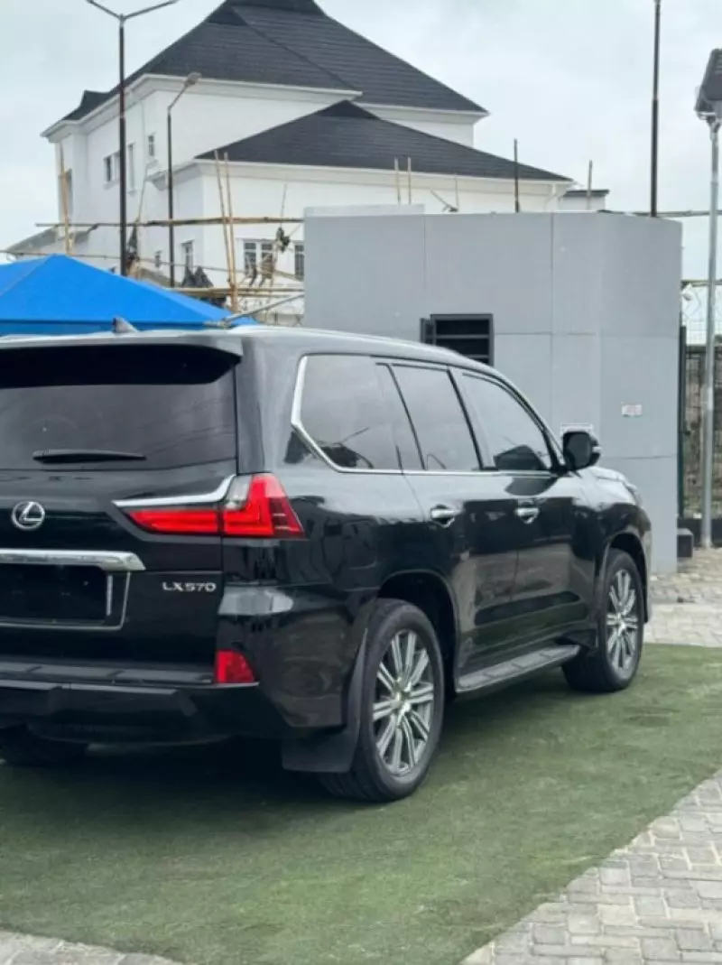 Lexus LX 570   - 2017