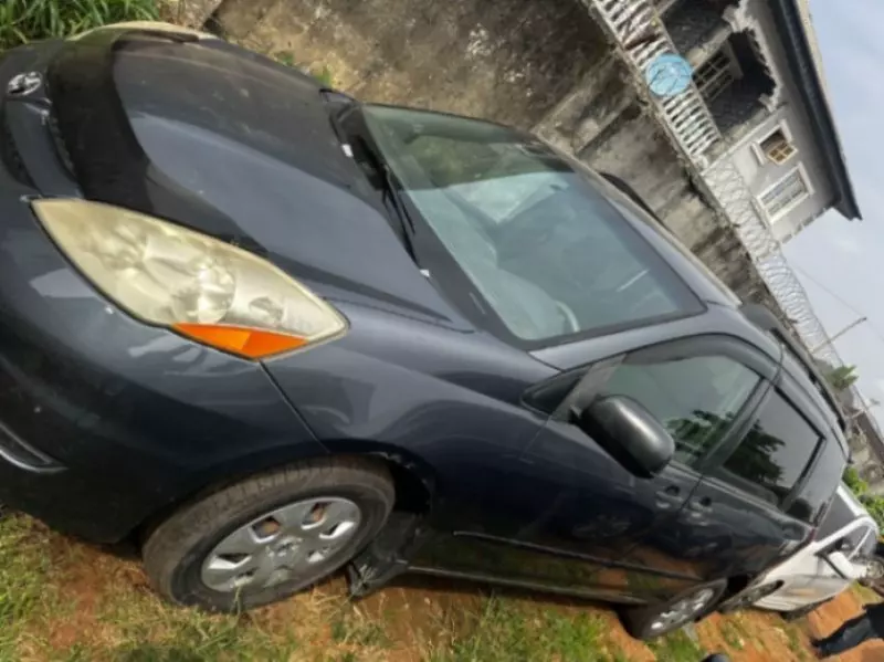 TOYOTA Sienna   - 2009