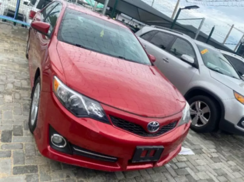 Toyota Camry   - 2013